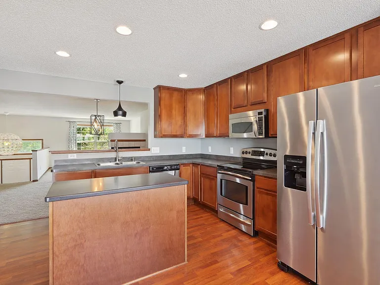 15024 Farnham Ave N — Photo 17