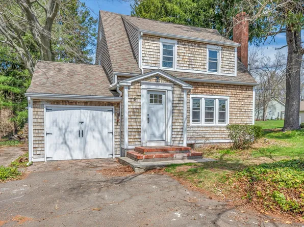 5 Westmont Dr, Middletown, CT 06457