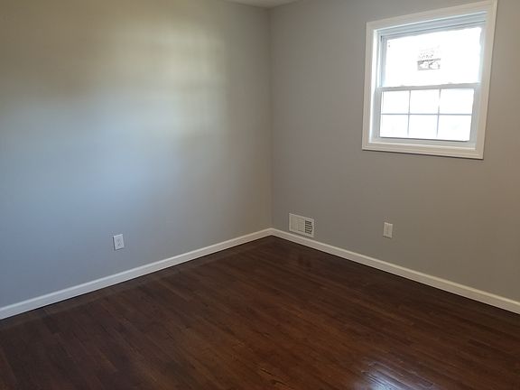 3rd image of 15 Wittman Ln