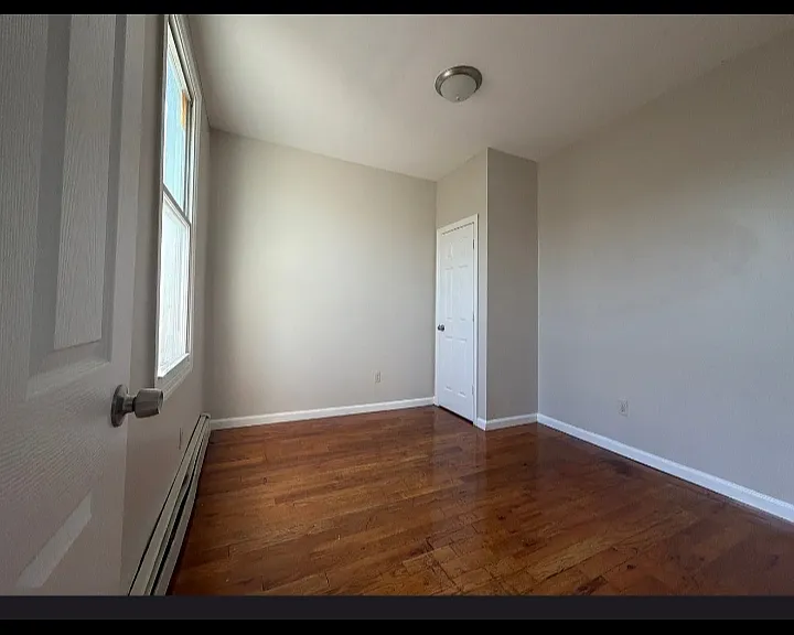 311 S 6th St #L3 — Photo 2
