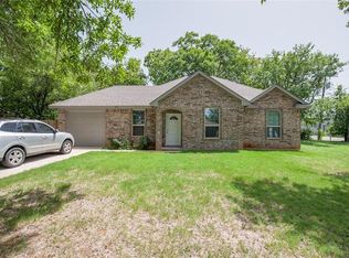 202 Gatrix Ave, Cleburne, TX 76033
