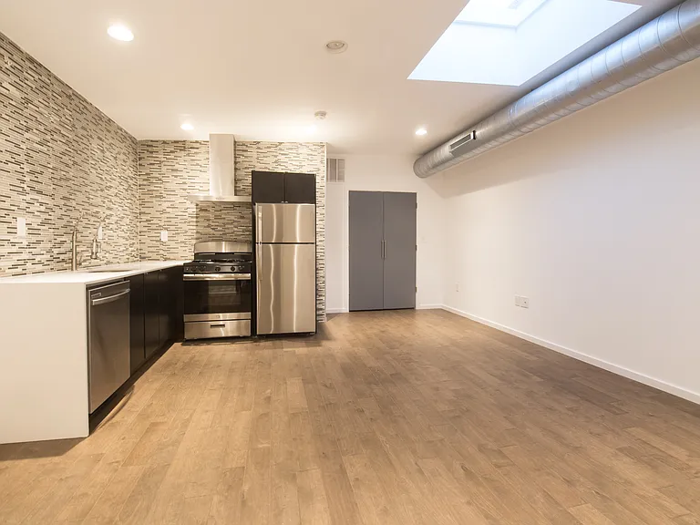 1211 N 5th St #6 — Photo 3