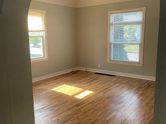 5th image of 1403 Columbus Ave #1/2