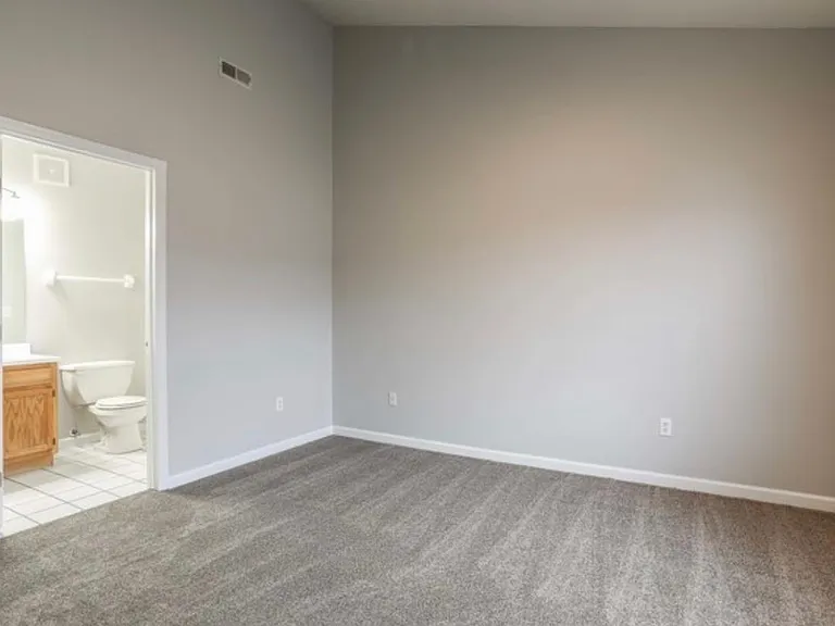 Mandarin Cove Apartments — Photo 5