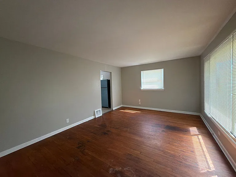 81 Williams Blvd — Photo 3