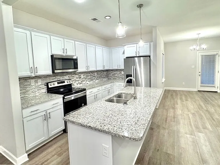 305 Azalea Dr — Photo 5