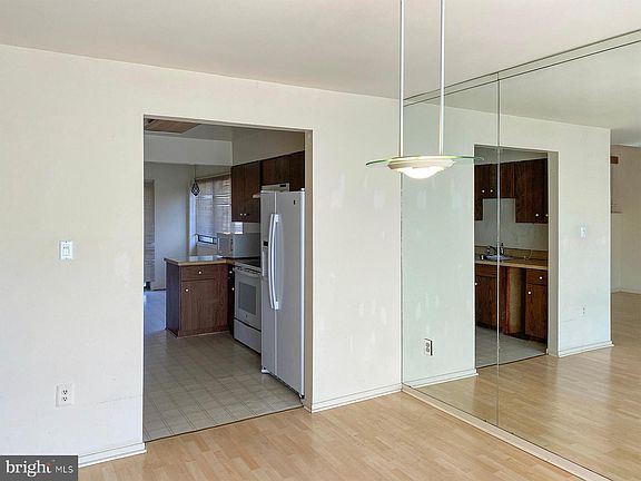 4th image of 3164 Eakin Park Ct