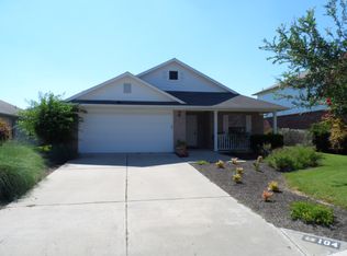 104 S Creek Bend Dr, Hutto, TX 78634
