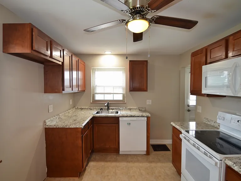 8412 Wicklow Ave — Photo 4