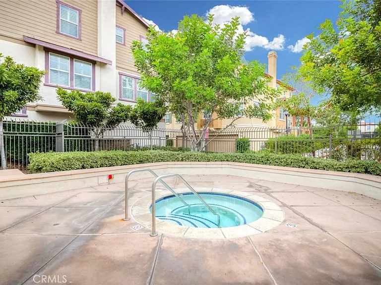 2068 Owens Dr — Photo 36