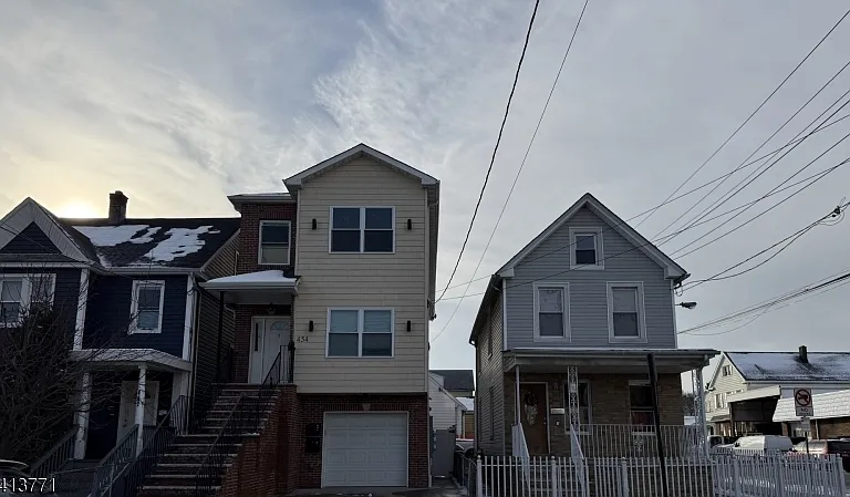 454 3rd Ave — Photo 1