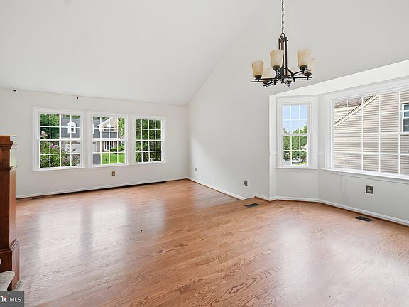 5th image of 10212 Winged Elm Cir