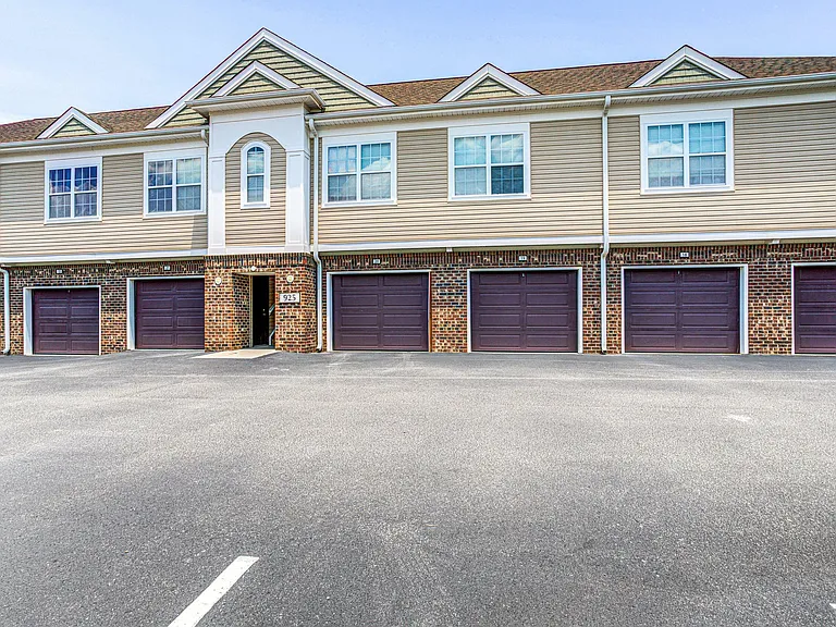 Enclave at Pamalee Square — Photo 43