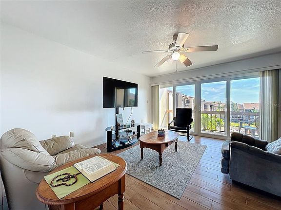 5th image of 562 ORANGE DRIVE #33