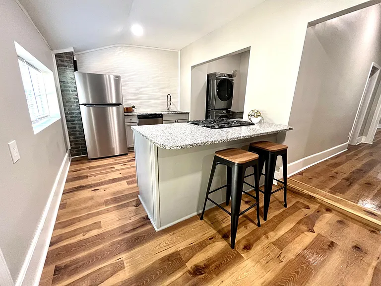 464 E Brandeis Ave — Photo 3