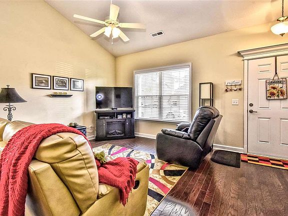 5th image of 107 Palm Cove Circle