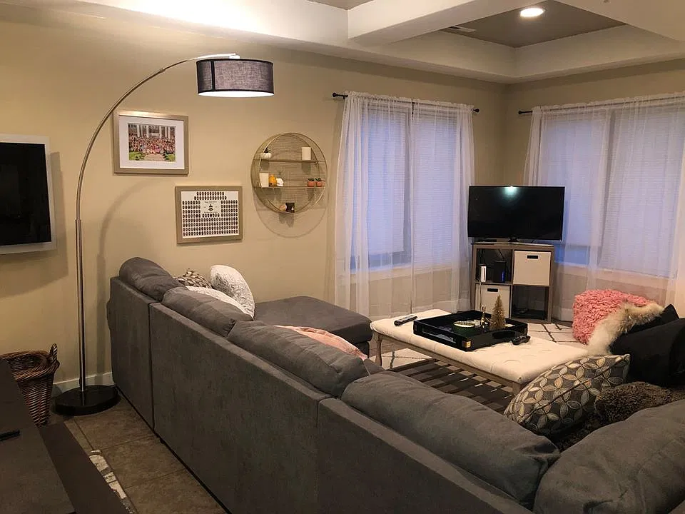 5 bed, 2500 sqft, $4,500 — Photo 4