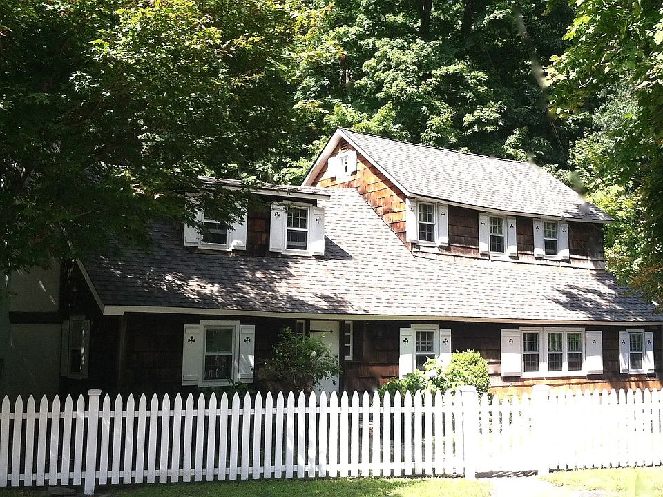 Historic home in the charming walkable hamlet