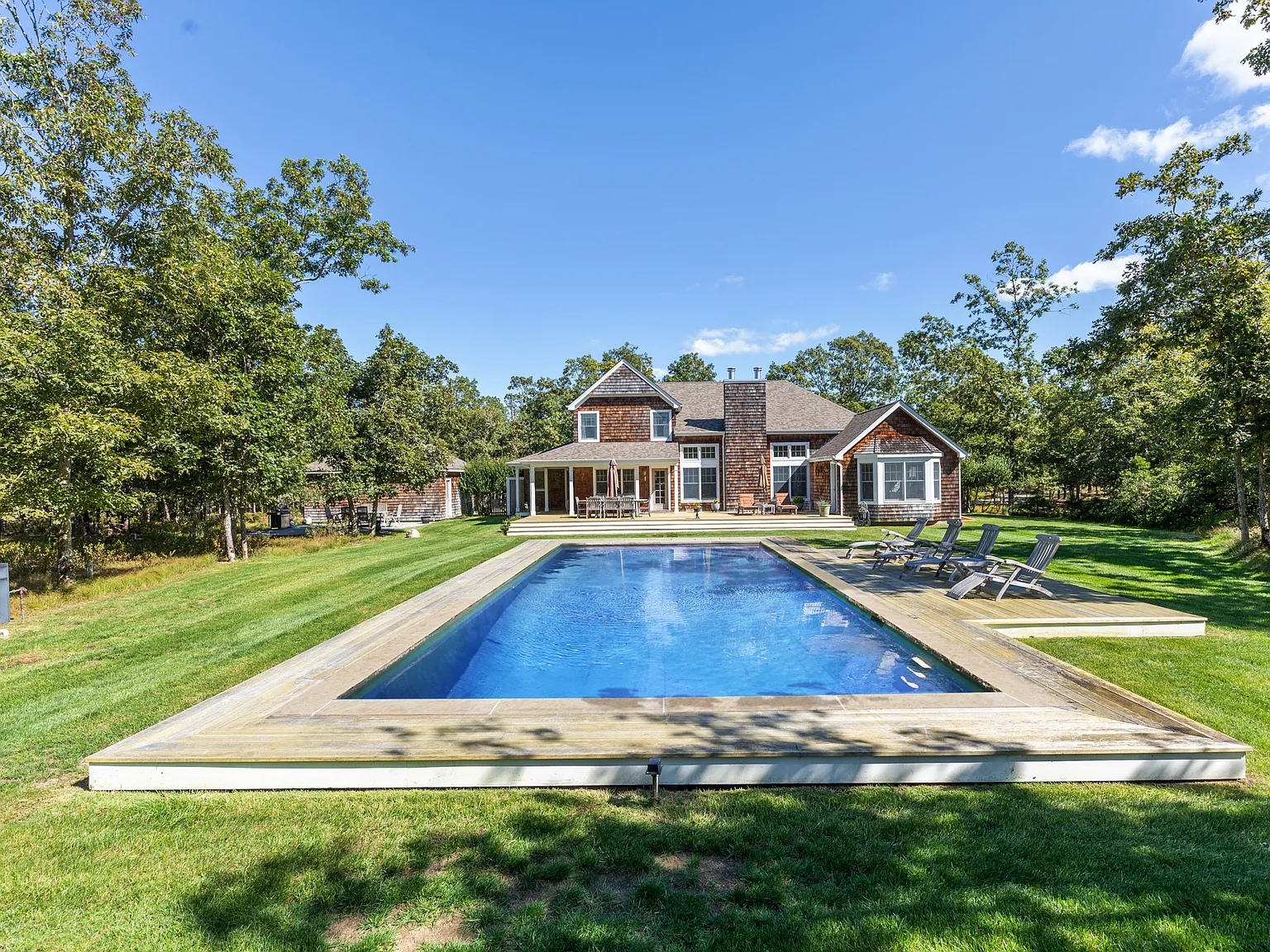 Amazing Four Bedroom Traditional — Photo 1
