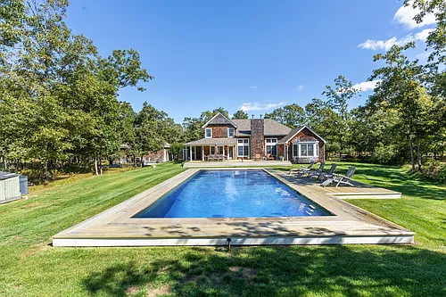 565 Wainscott Northwest Rd Photo 1