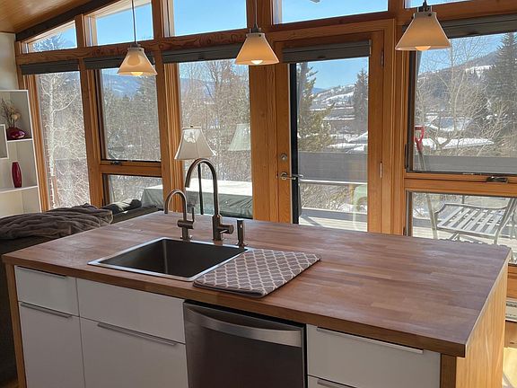 4th image of 302 11th St #6