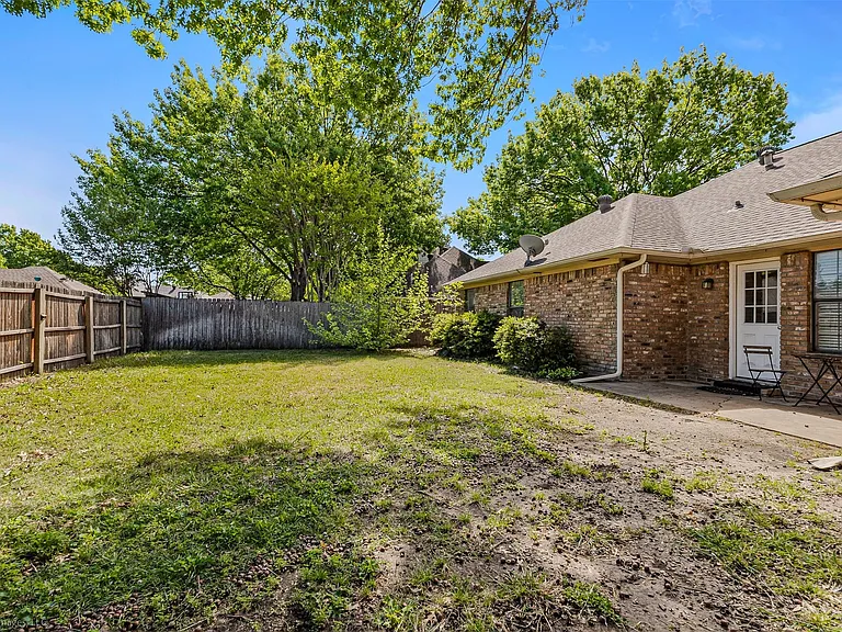 1531 Pickwick Ln — Photo 22