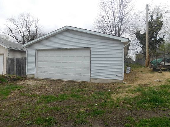 4th image of 612 Cedar St