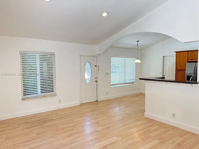 11143 Model Cir E — Photo 6