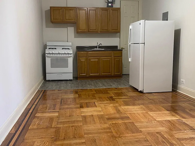 3521 Dekalb Ave #B27 — Photo 2
