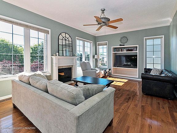 3rd image of 16683 E Broadview Dr