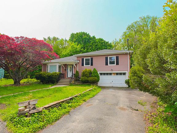 2nd image of 24 Sunfield Circle