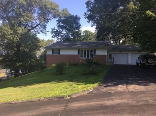 24 Sycamore Dr, Decatur, IL 62521