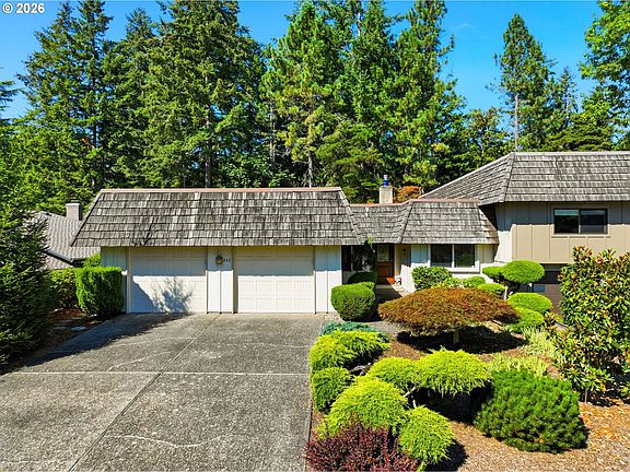 3rd image of 242 Greenridge Dr