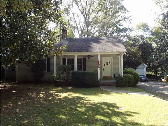 4th image of 391 Stewart Ave