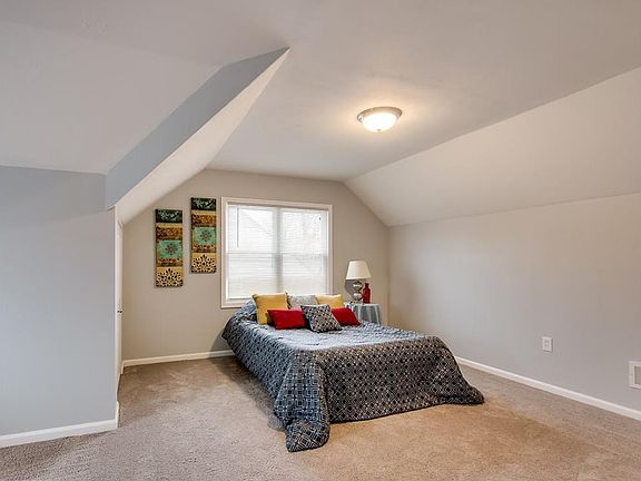 5th image of 2368 Larchmont Dr