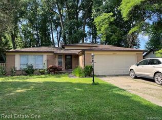 28835 Murray Crescent Dr, Southfield, MI 48076