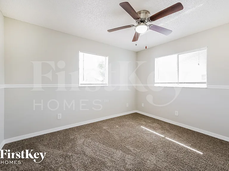 2126 SE 5th Ter — Photo 15