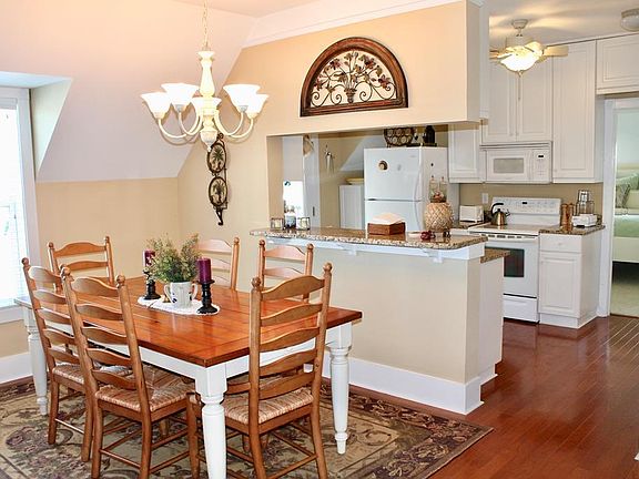2nd image of 136 Shady Brooke Unit 300
