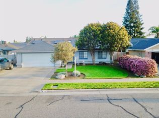 1975 E Eastbrook Ave, Tulare, CA 93274