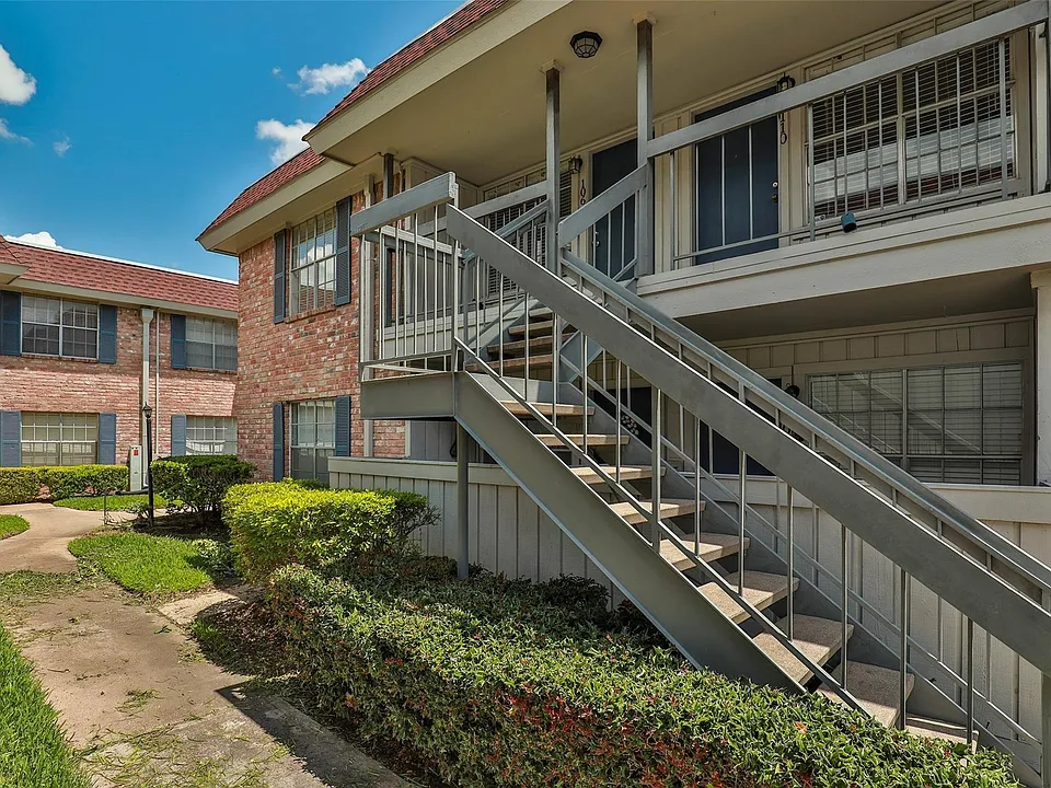 2350 Bering Dr #106
