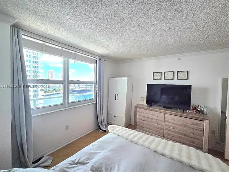 1155 Brickell Bay Dr #2006 — Photo 12