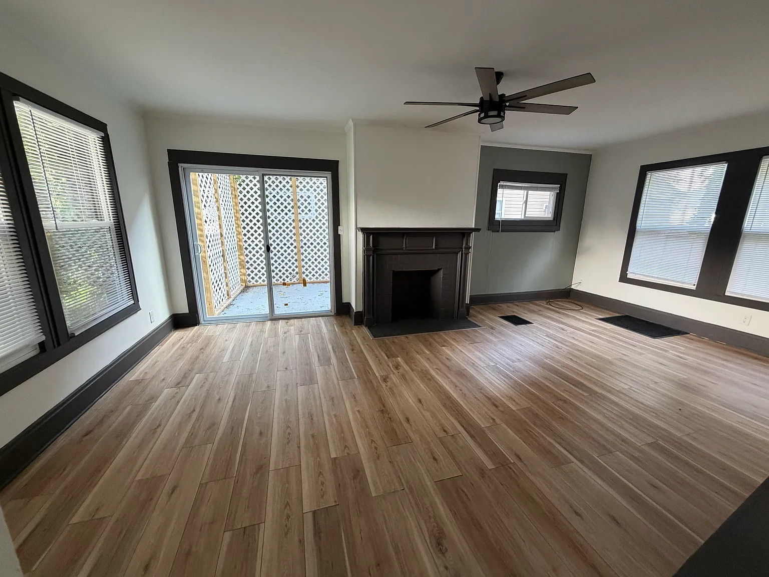 1130 Wilson Ave — Photo 2