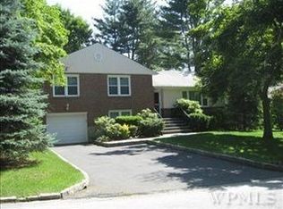 8 Crest Dr, White Plains, NY 10607