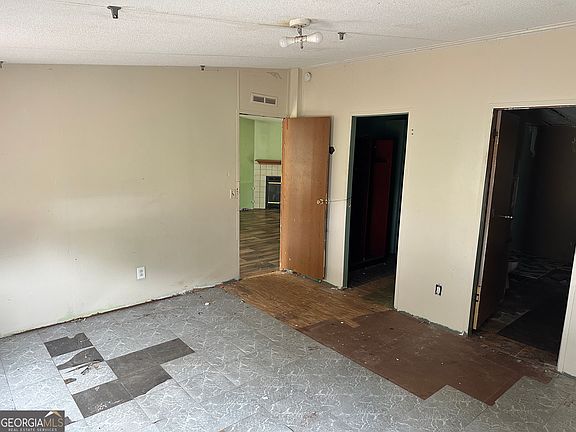 4th image of 2050 Buckhorn Rd