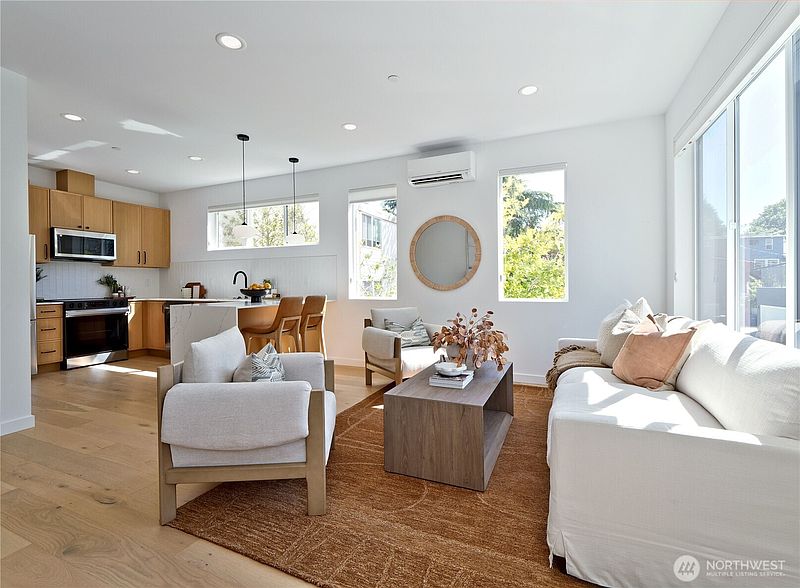 3rd image of 435 19th Avenue E