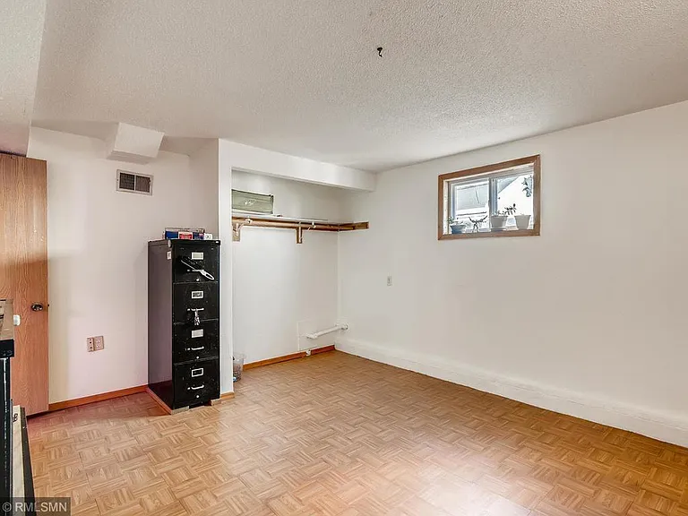 1649 Fernwood St — Photo 9
