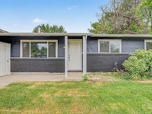 3rd image of 10070 W Canterbury Dr