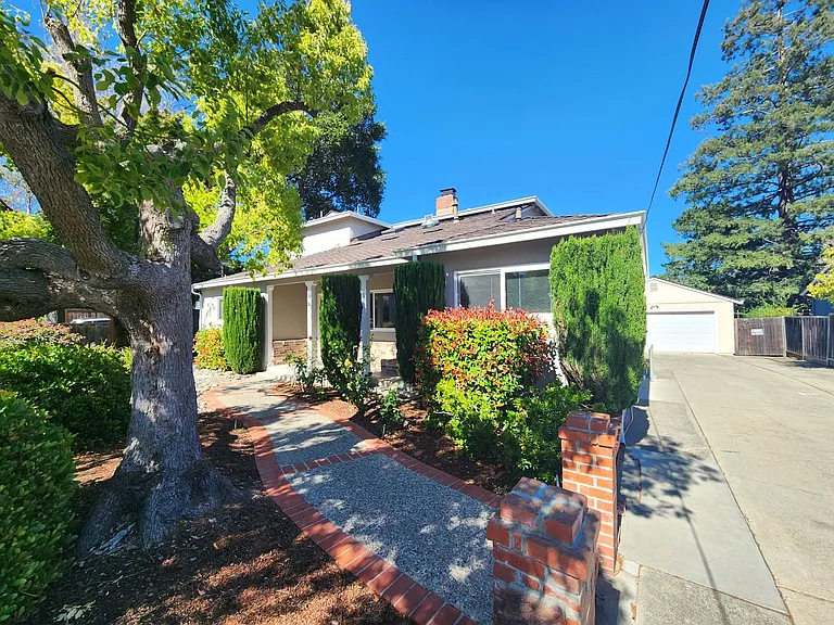 Charming 2 Bedroom, 2 Bathroom Home in Redwood City — Photo 4