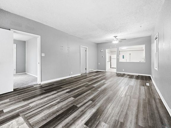 4th image of 207 Helmer St
