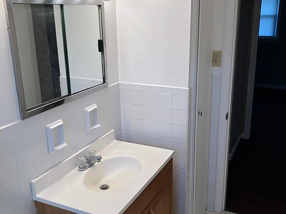 4th image of 103 Trenton Pl